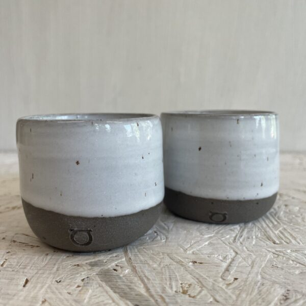 espresso cup rounded - white on black clay
