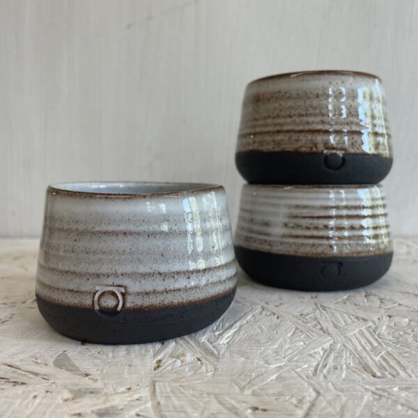 cup rounded - white on black clay