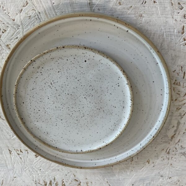plate -white on dotted clay-medium